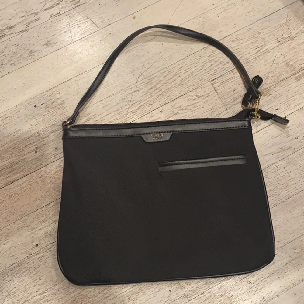 Tutilo New York black nylon wristlet lap top bag size 12/9 Guc